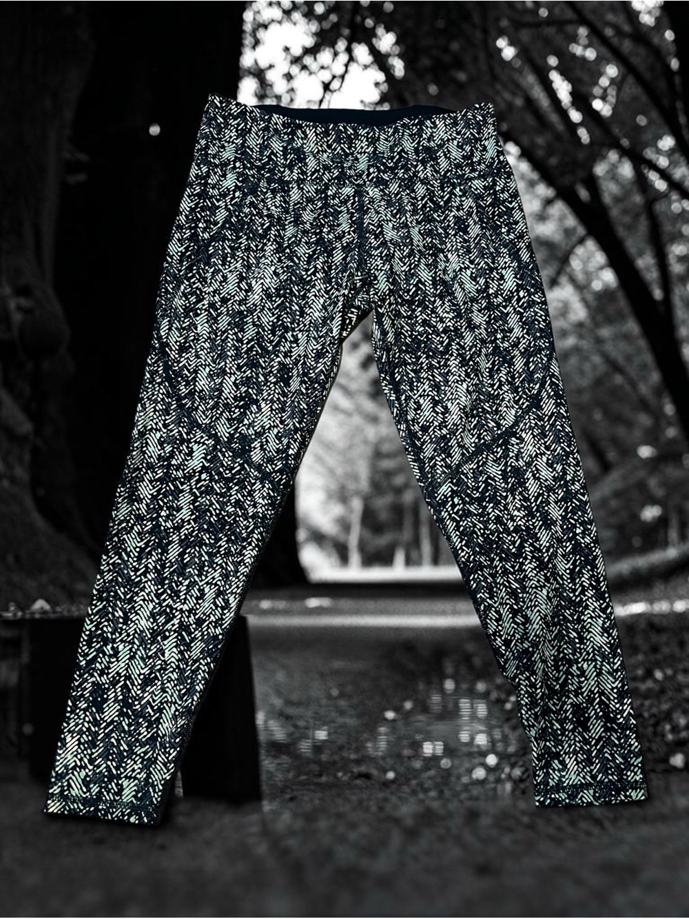 Sweaty Betty Black & White Cropped Patterned Leggings